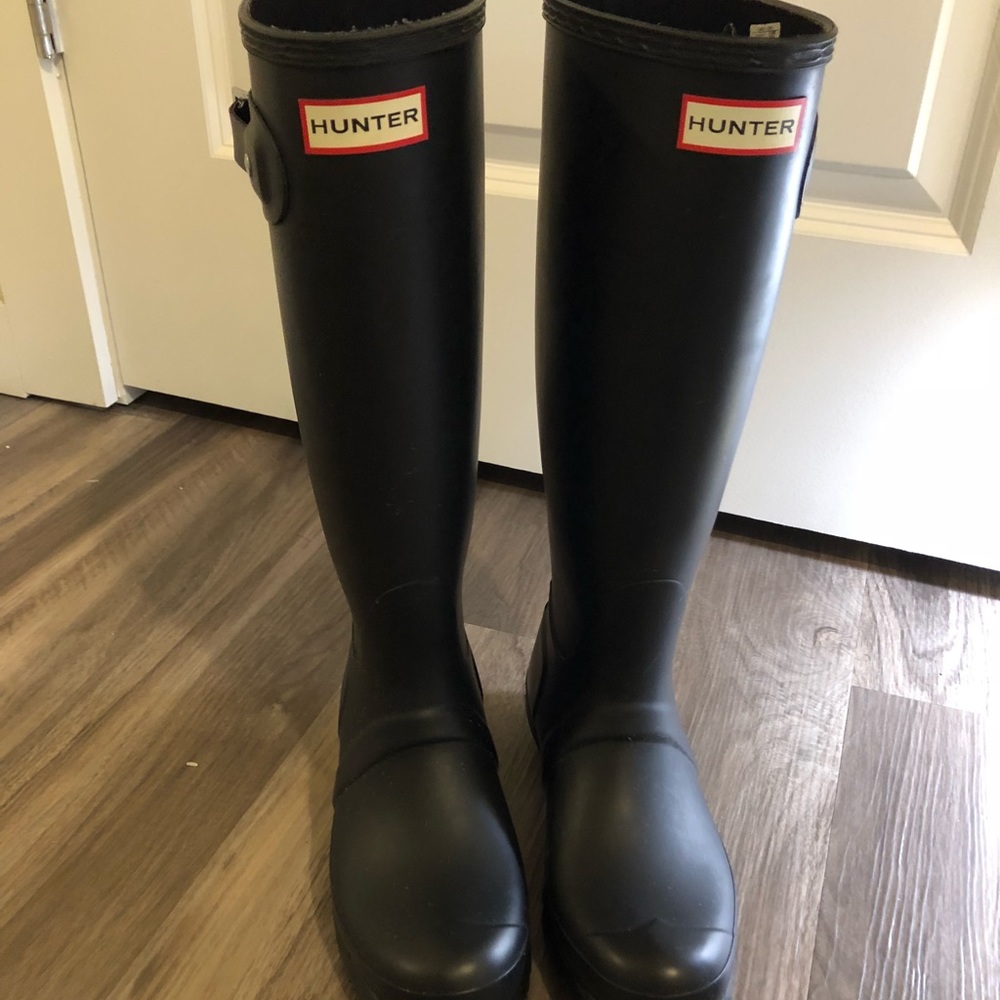 Hunter Original Tall Rain Boots in Black- size 6